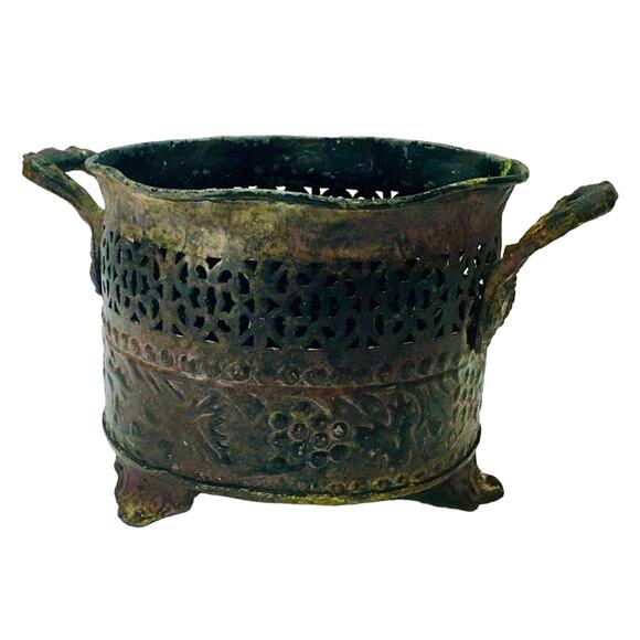 Small Vintage Metal Pot Planter - Picture 1 of 5